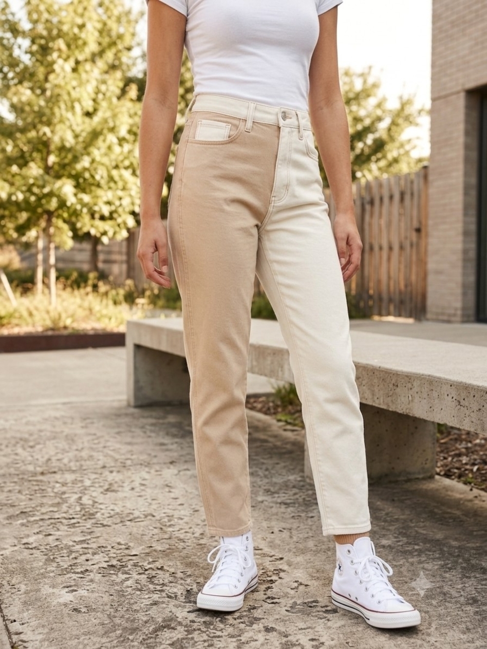 Hollister Ultra High Rise Mom Jean Size 3L W26 L29 Colorblock Split Tan Cream